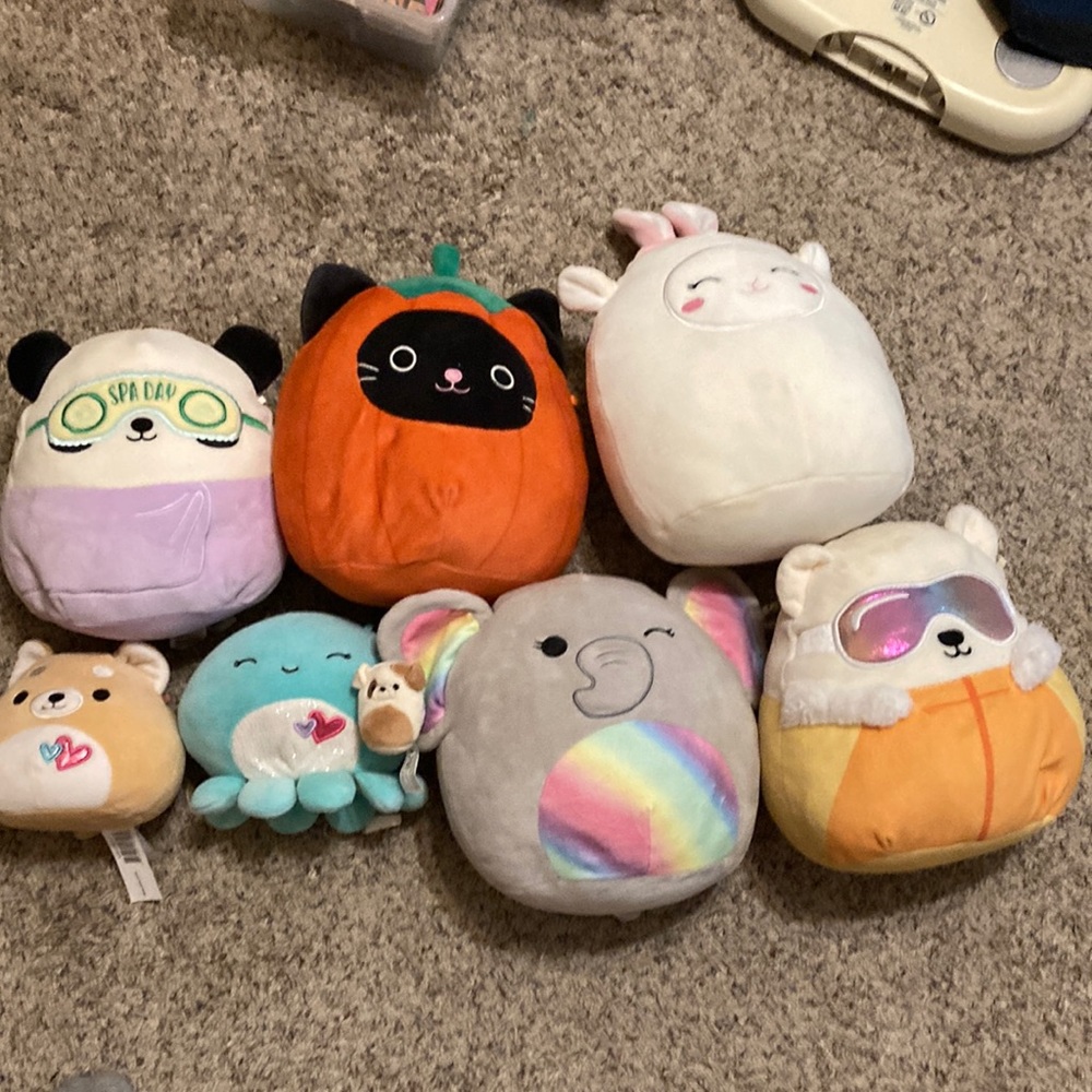 Lot of  9 squishmallows. Have been played with but in good condition
